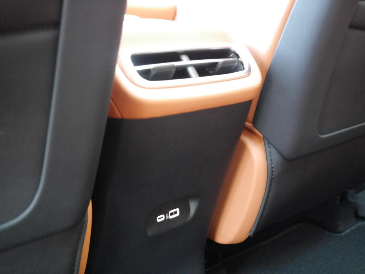 Leapmotor C10 REEV Design 28.4 kWh | Demo | Gecombineerde actieradius WLTP 974km | 1500 kg Trekgewicht | Diverse kleuren leverbaar | Full options | Stuurverwarming | Stoelverwarming en koeling | Elektrisch verstelbare voorstoelen | Navigatie | Keyless entry & start | 2