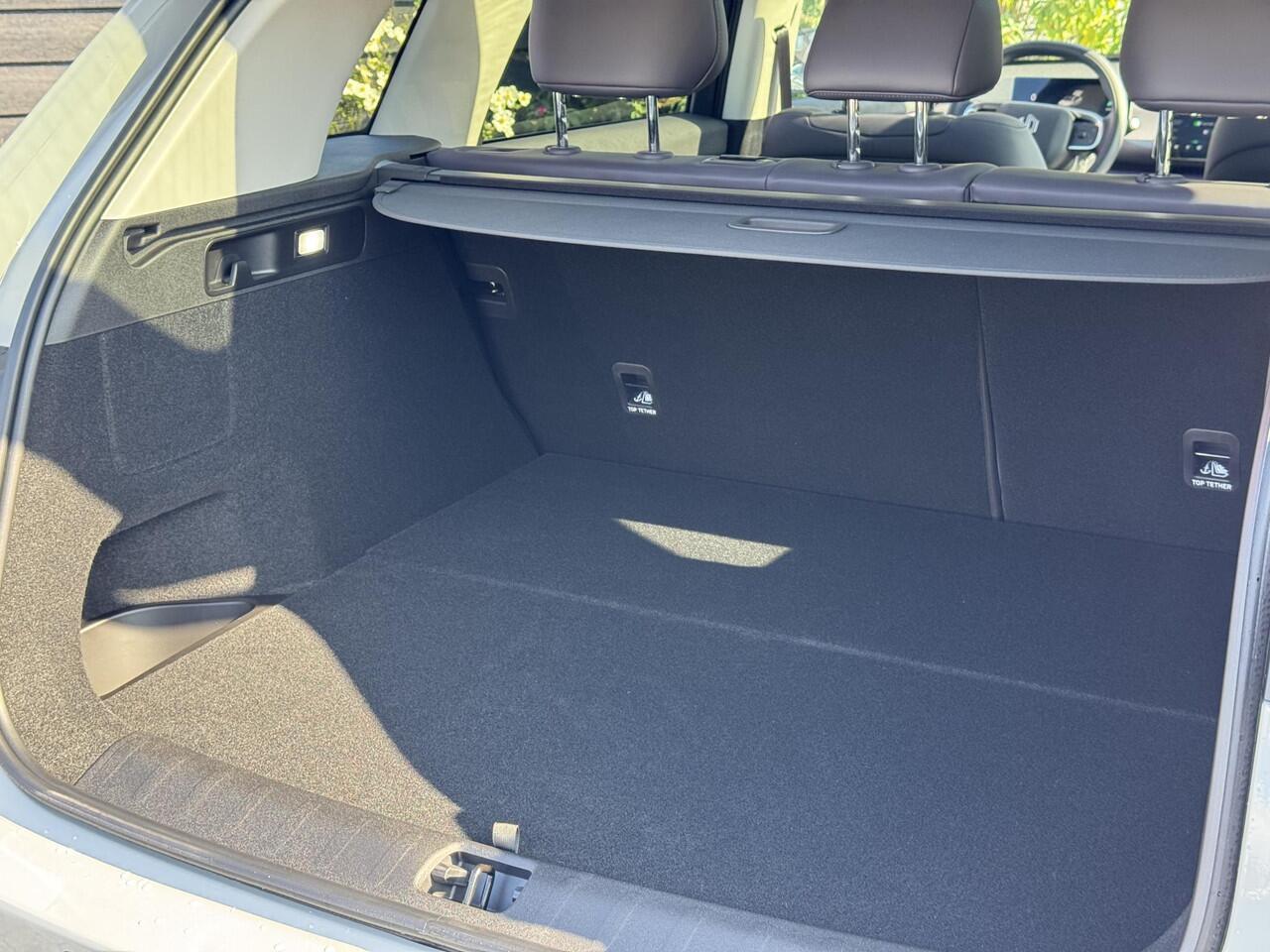 Leapmotor C10 REEV Design 28.4 kWh 215PK Automaat Camera systeem rondom, Stoelverwarming/koeling, Panoramadak, Navigatie