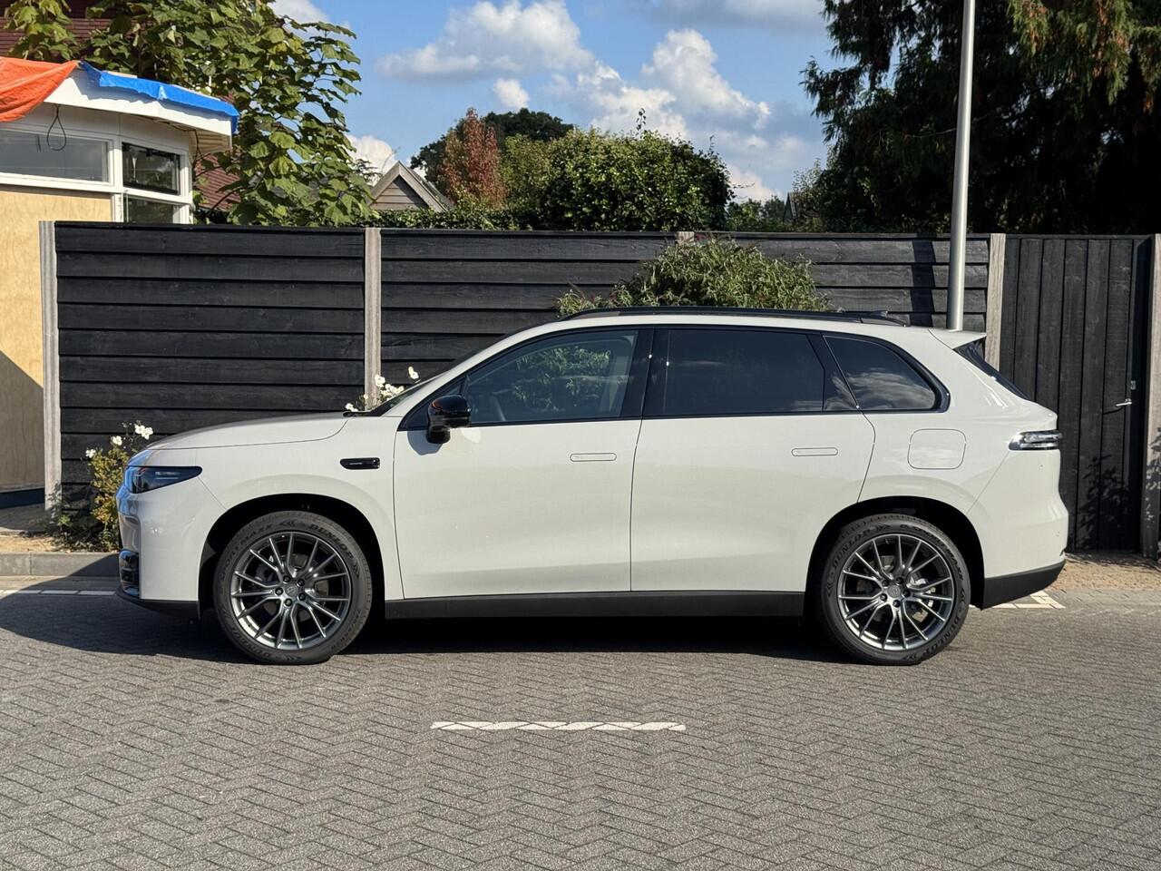 Leapmotor C10 REEV Design 28.4 kWh 215PK Automaat Camera systeem rondom, Stoelverwarming/koeling, Panoramadak, Navigatie