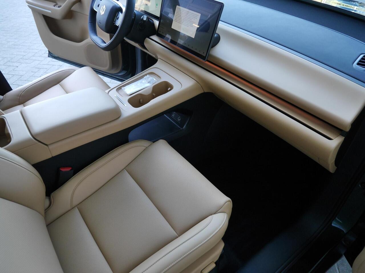 Leapmotor C10 Design 69.9 kWh | Panoramdak | 20inch | elektrisch bedienbare achterklep | Snel leverbaar | Camera v+a | Zeer veel ruimte!