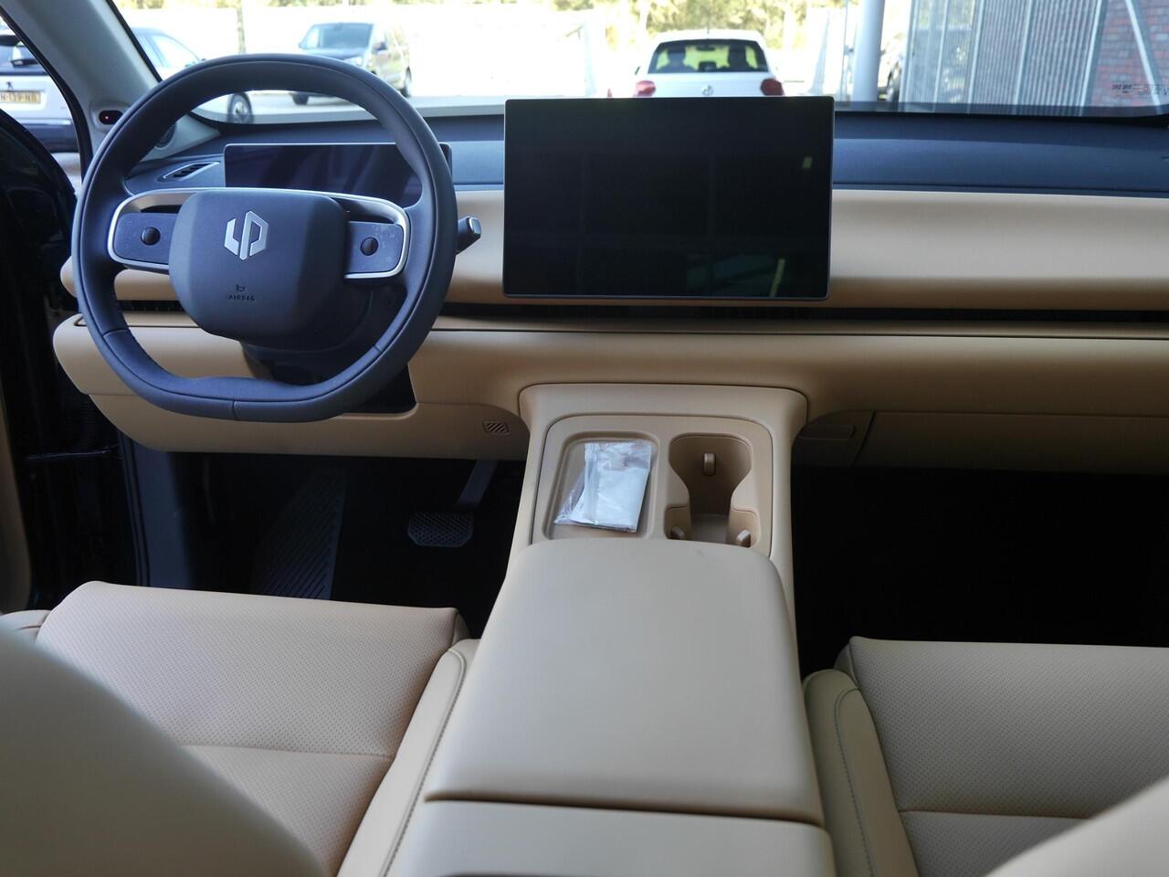 Leapmotor C10 Design 69.9 kWh | Panoramdak | 20inch | elektrisch bedienbare achterklep | Snel leverbaar | Camera v+a | Zeer veel ruimte!