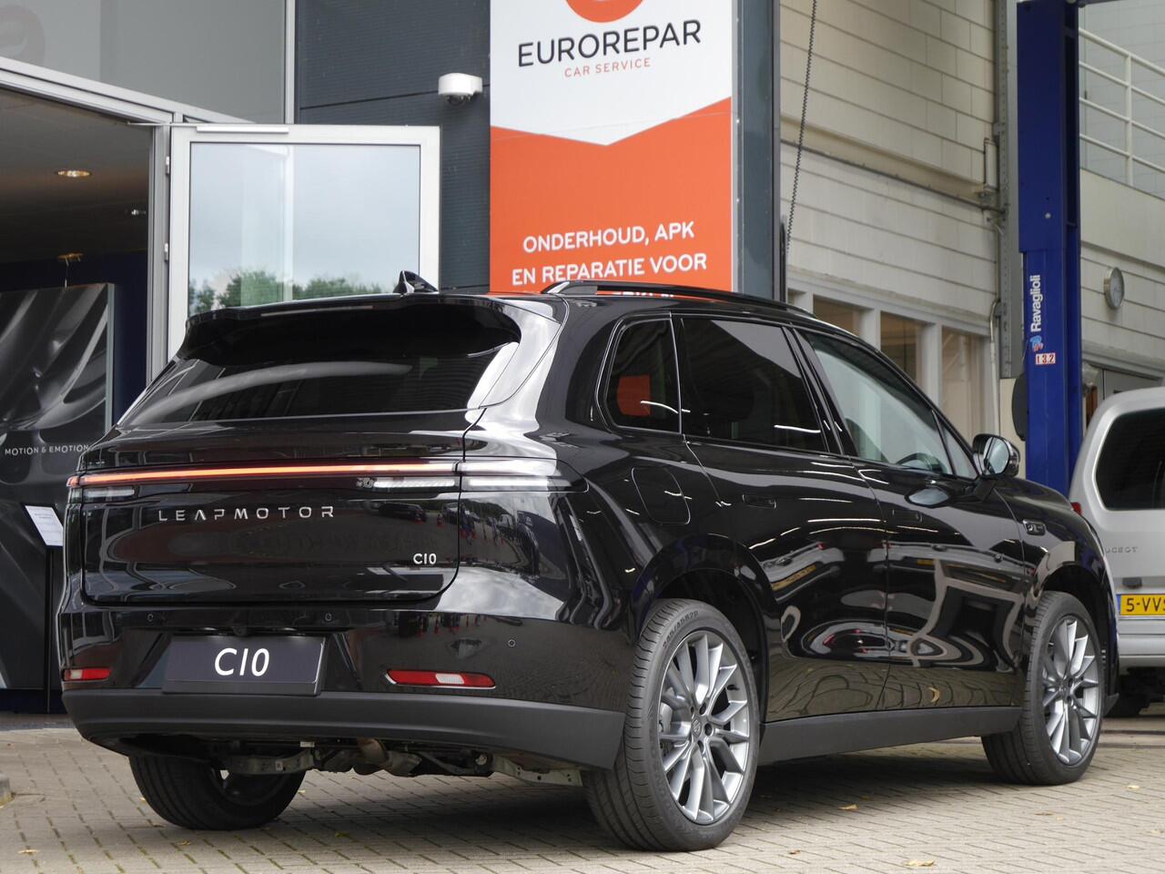 Leapmotor C10 REEV Design 28.4 kWh | Nieuwe auto | Gecombineerde actieradius WLTP 974km | 1500 kg Trekgewicht | Diverse kleuren leverbaar | Full options | Stuurverwarming | Stoelverwarming en koeling | Elektrisch verstelbare voorstoelen | Navigatie | Keyless entry & st