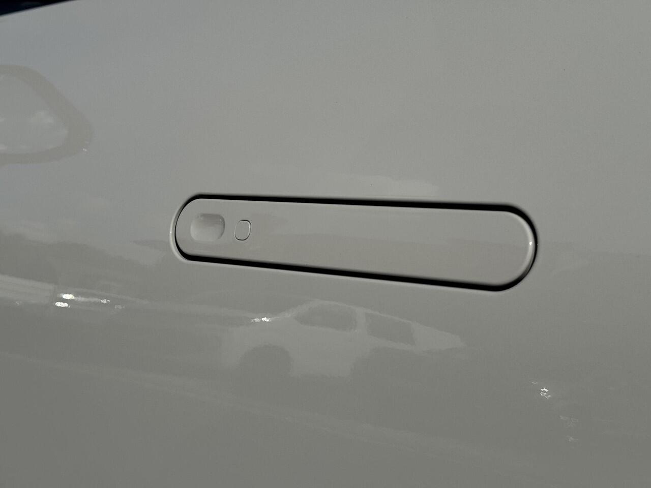 Leapmotor C10 REEV Design 28.4 kWh 215PK Automaat Navigatie, Camera 360, Lichtmetalen velgen, Elektrische Achterklep, Kunstlederen bekleding, Stoel Verwarming & Ventilatie