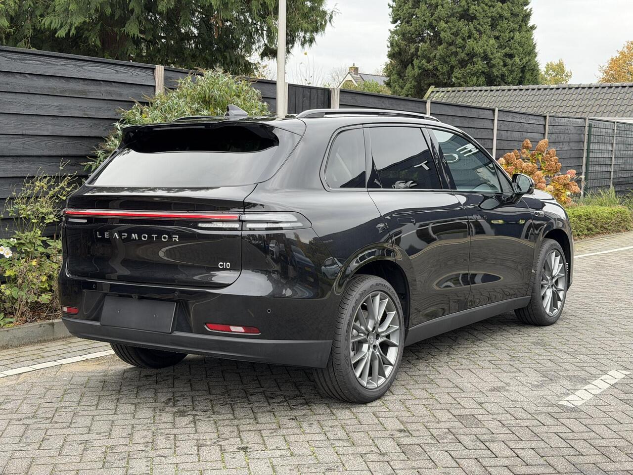 Leapmotor C10 Design Pro 69.9 kWh 218PK Automaat Navigatie, Camera 360, Lichtmetalen velgen, Elektrische Achterklep, Kunstlederen bekleding, Stoel Verwarming & Ventilatie