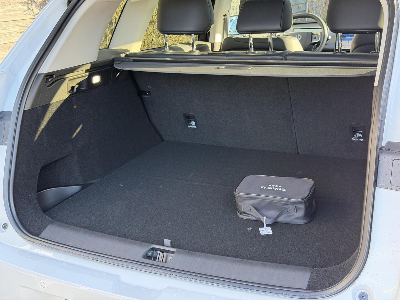 Leapmotor C10 REEV Design 28.4 kWh 215PK Automaat Navigatie, Camera 360, Lichtmetalen velgen, Elektrische Achterklep, Kunstlederen bekleding, Stoel Verwarming & Ventilatie