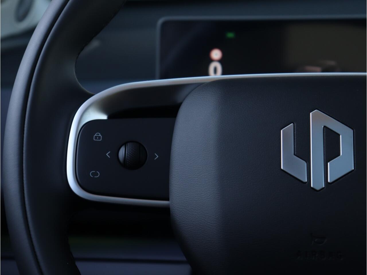 Leapmotor C10 Design ProMax 81.9 kWh 300 PK | Black | 360cam | Glazen Dak