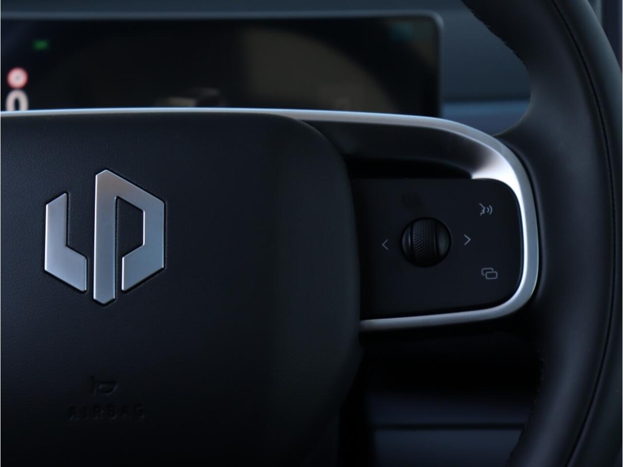 Leapmotor C10 Design ProMax 81.9 kWh 300 PK | Black | 360cam | Glazen Dak