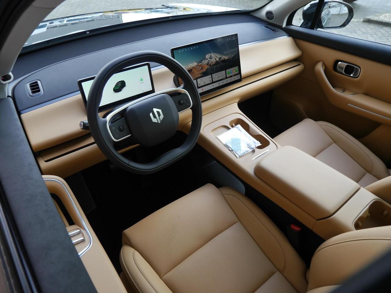 Leapmotor C10 Design Pro 69.9 kWh | Panoramdak | 20inch | elektrisch bedienbare achterklep | Snel leverbaar | Camera v+a | Stoelverwarming en ventilatie | Stuurverwarming | Zeer veel ruimte!