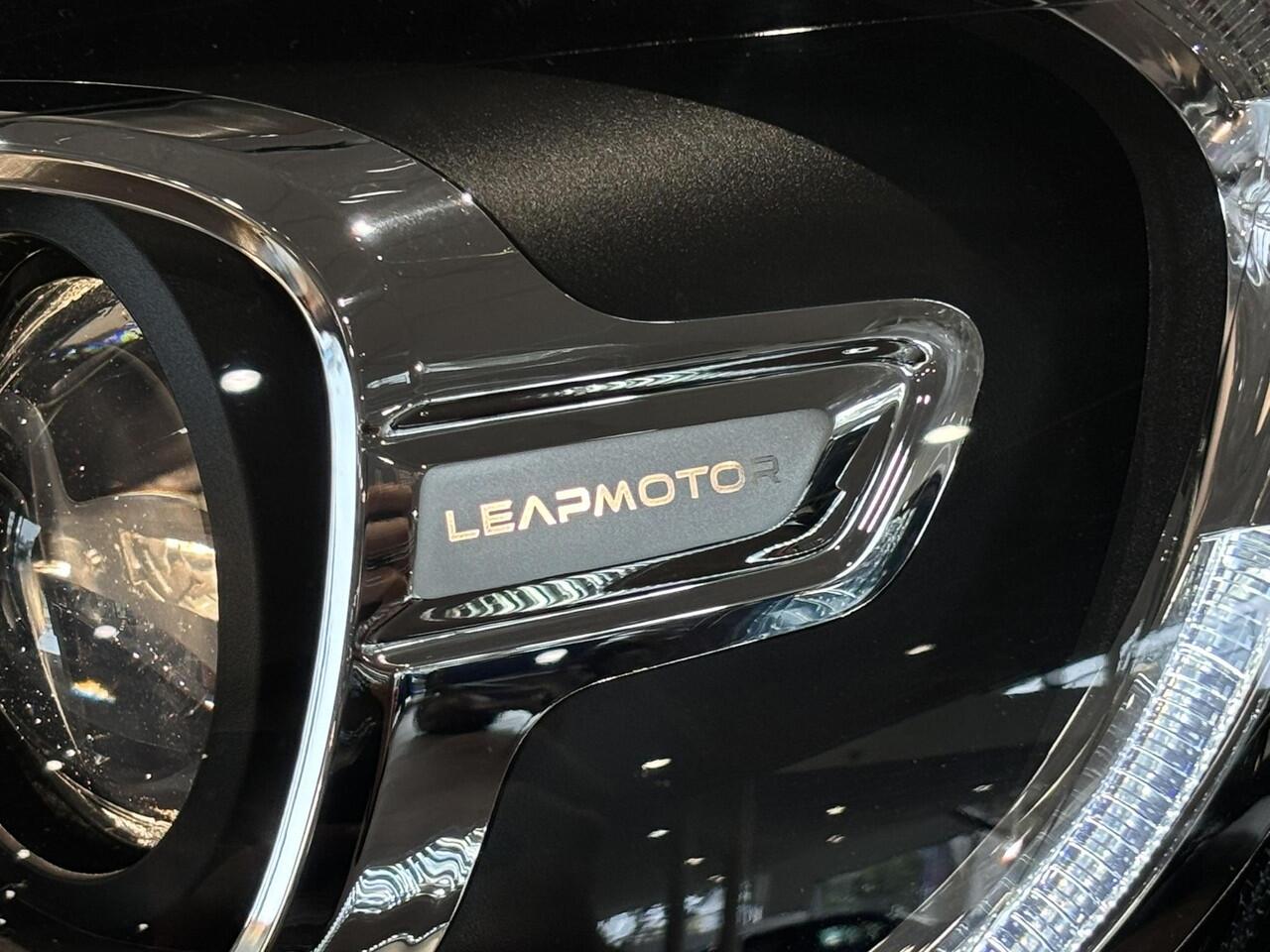 Leapmotor T03 5-deurs Design EV 37,3kWh 95pk AUTOMAAT | CAMERA | CLIMA | PANODAK | ADAPTIVE CRUISE | DODEHOEKBEW. | LM-VELGEN | NAVI |