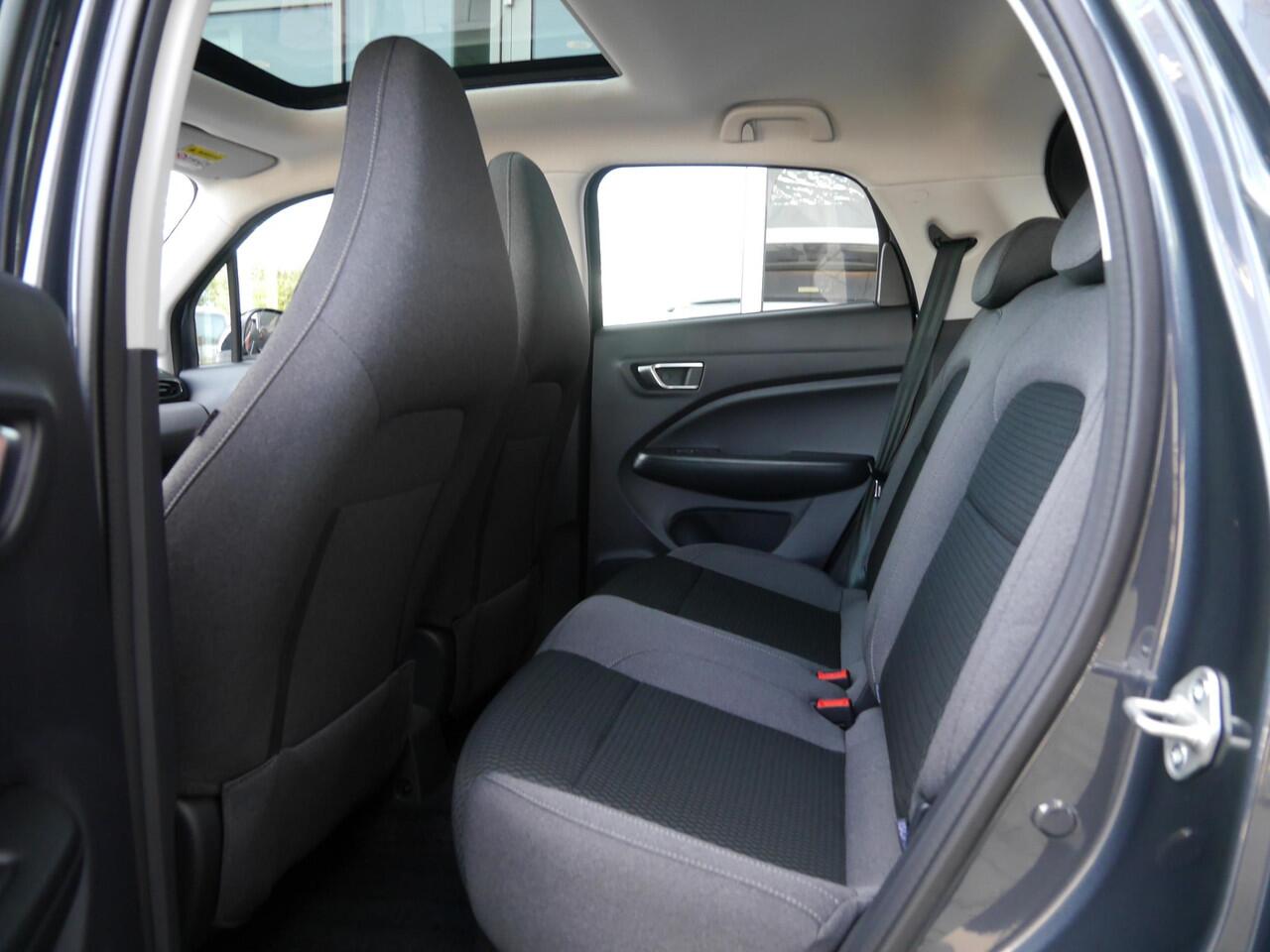 Leapmotor T03 Design 37.3 kWh | Nieuwe auto | Snel leverbaar! | Actieradius van 265 km (WLTP) Gecombineerd | Camera | Panoramadak | Adaptive cruise control | Dodehoek detectie | Lichtmetalen velgen