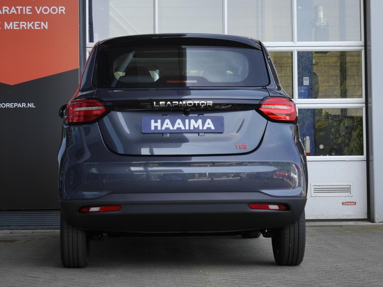 Leapmotor T03 Design 37.3 kWh | Nieuwe auto | Snel leverbaar! | Actieradius van 265 km (WLTP) Gecombineerd | Camera | Panoramadak | Adaptive cruise control | Dodehoek detectie | Lichtmetalen velgen