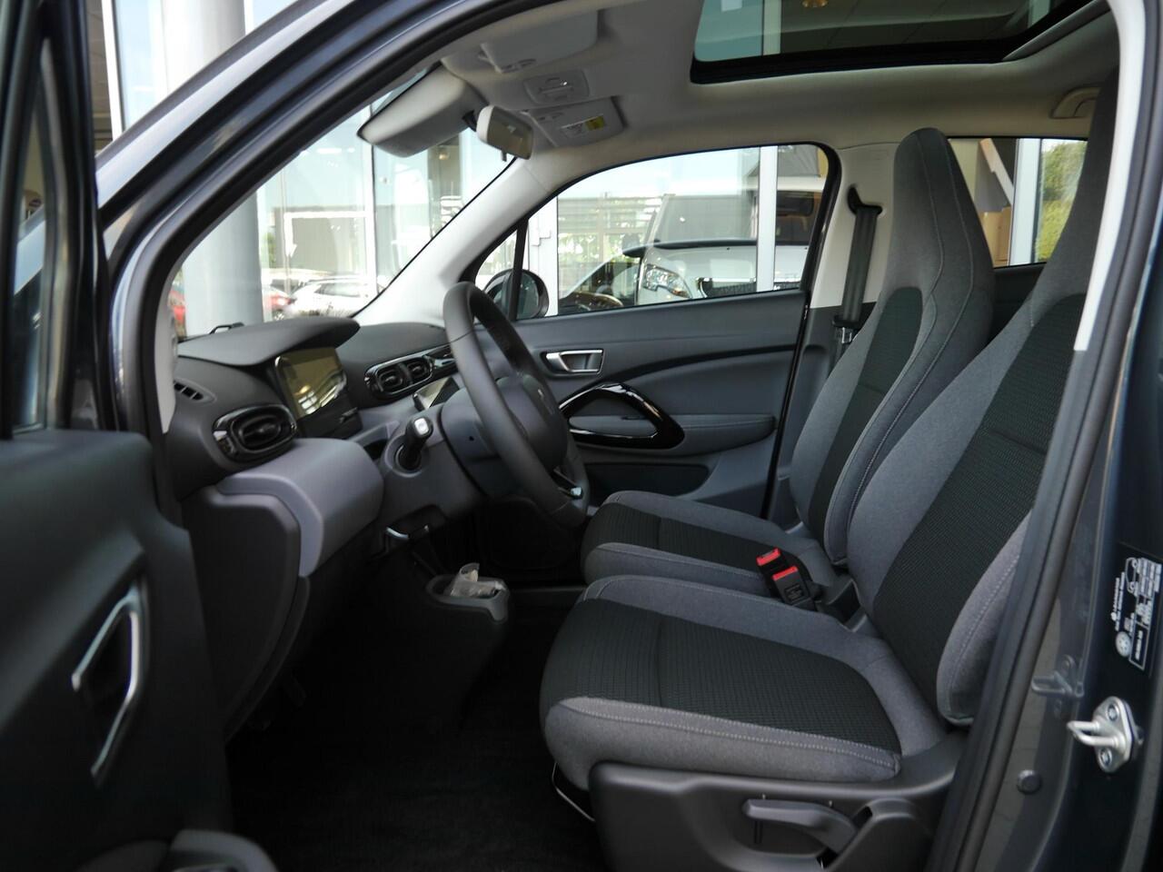 Leapmotor T03 Design 37.3 kWh | Nieuwe auto | Snel leverbaar! | Actieradius van 265 km (WLTP) Gecombineerd | Camera | Panoramadak | Adaptive cruise control | Dodehoek detectie | Lichtmetalen velgen