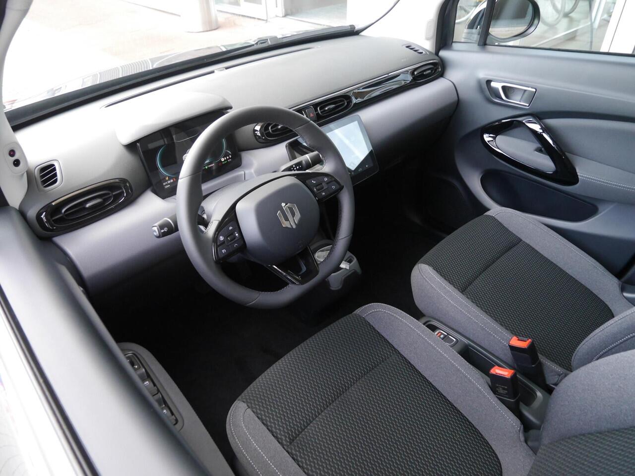 Leapmotor T03 Design 37.3 kWh | Nieuwe auto | Snel leverbaar! | Actieradius van 265 km (WLTP) Gecombineerd | Camera | Panoramadak | Adaptive cruise control | Dodehoek detectie | Lichtmetalen velgen