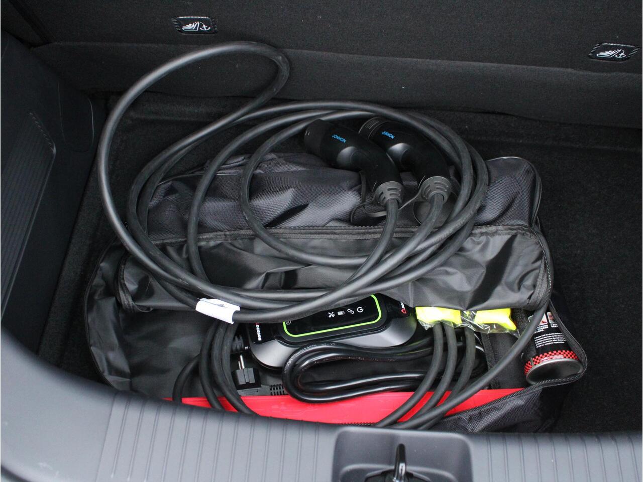 Leapmotor T03 Design 37.3 kWh 95PK Panoramadak, Cruise Control, Achteruitrijcamera, Navigatie