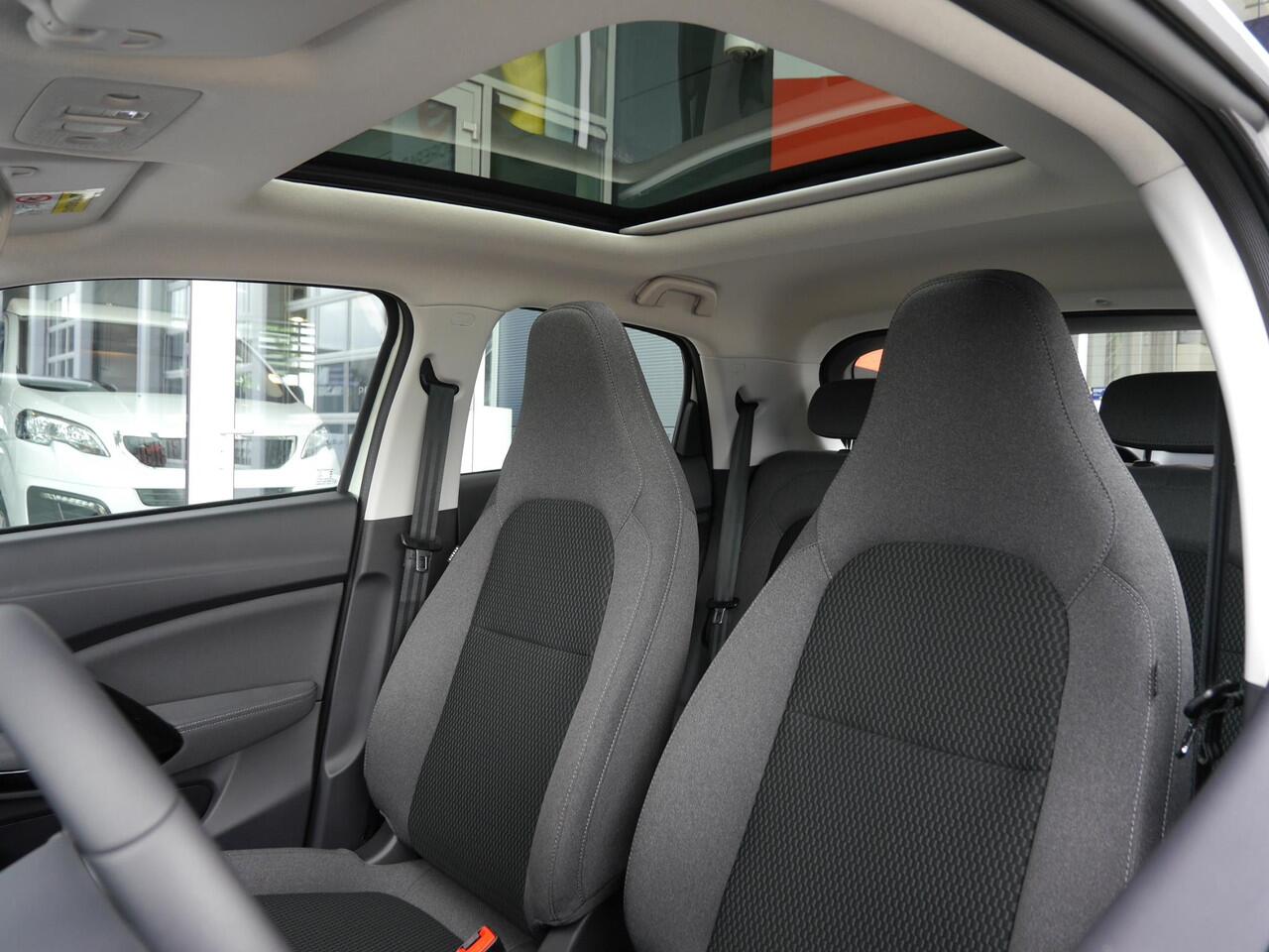 Leapmotor T03 Design 37.3 kWh | Nieuw | Snel leverbaar | Camera | Panoramadak | Adaptive cruise control | Dodehoek detectie | Lichtmetalen velgen