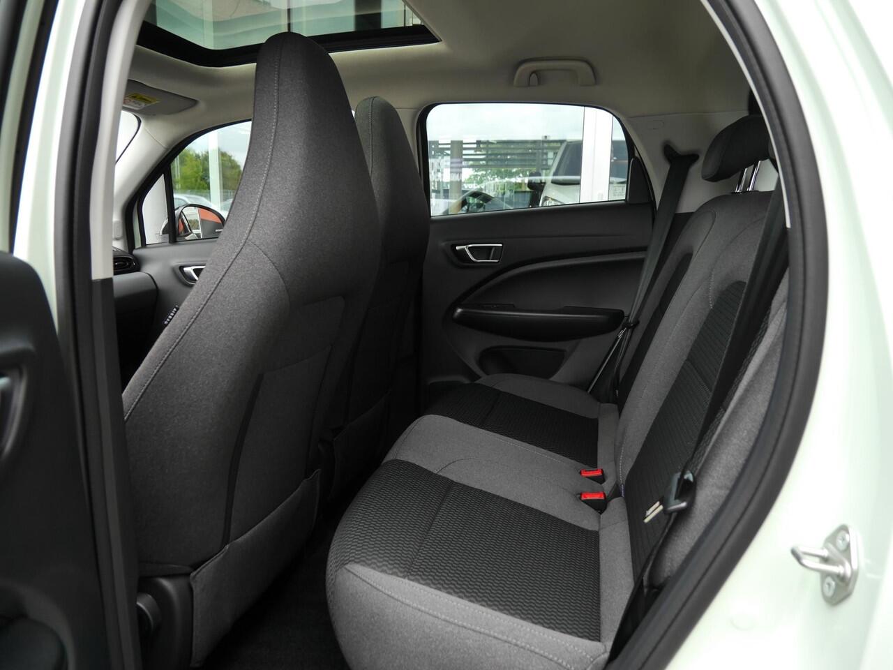 Leapmotor T03 Design 37.3 kWh | Nieuw | Snel leverbaar | Camera | Panoramadak | Adaptive cruise control | Dodehoek detectie | Lichtmetalen velgen