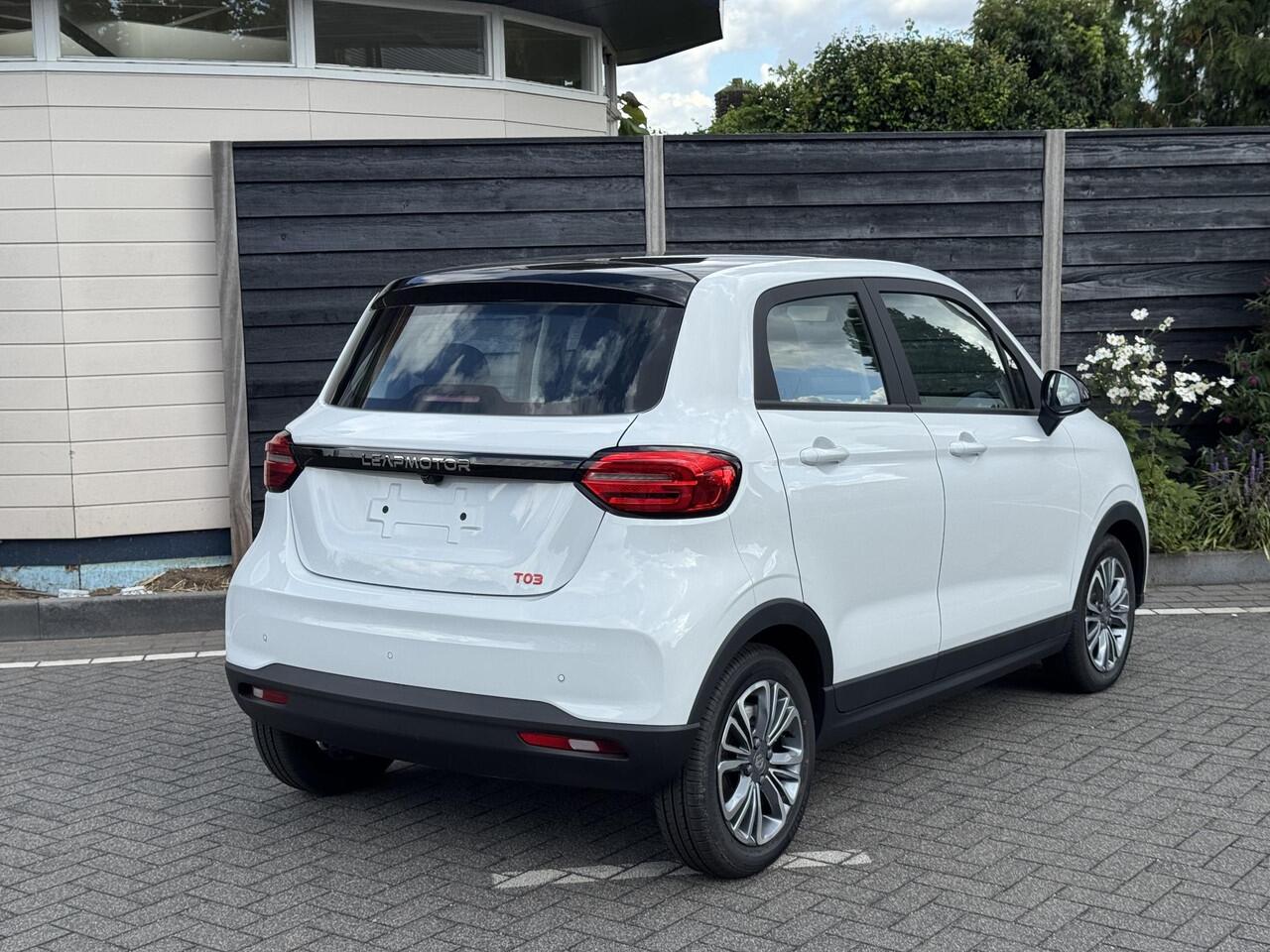 Leapmotor T03 Design 37.3 kWh 95PK Automaat Navigatie, Camera achter, Parkeerhulp achter, Audio, Keyless Start, Lichtmetalen velgen