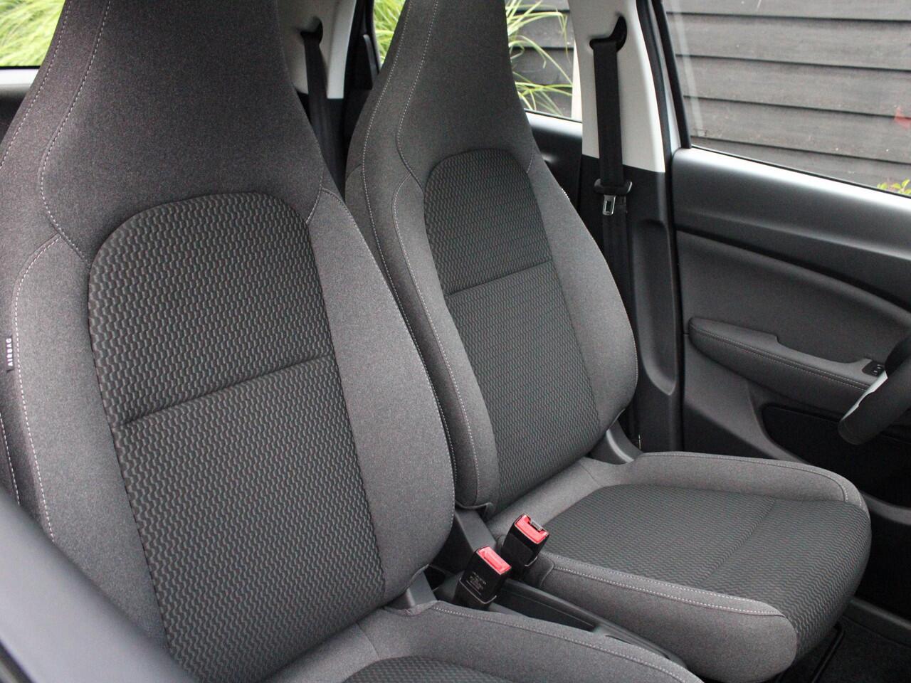 Leapmotor T03 Design 37.3 kWh 95PK Automaat Navigatie, Camera achter, Parkeerhulp achter, Audio, Keyless Start, Lichtmetalen velgen