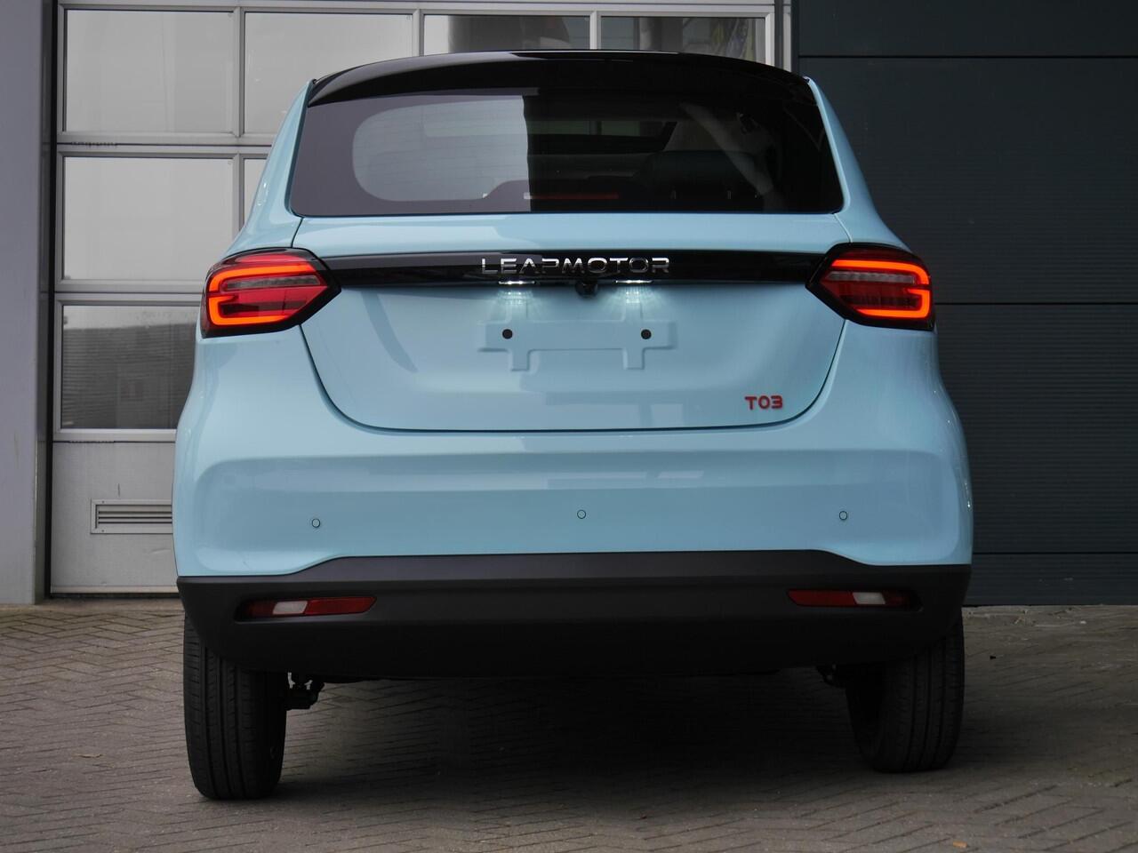 Leapmotor T03 Design 37.3 kWh | Nieuw | Snel leverbaar | Camera | Panoramadak | Adaptive cruise control | Dodehoek detectie | Lichtmetalen velgen