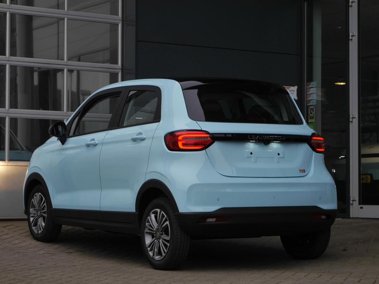 Leapmotor T03 Design 37.3 kWh | Nieuw | Snel leverbaar | Camera | Panoramadak | Adaptive cruise control | Dodehoek detectie | Lichtmetalen velgen