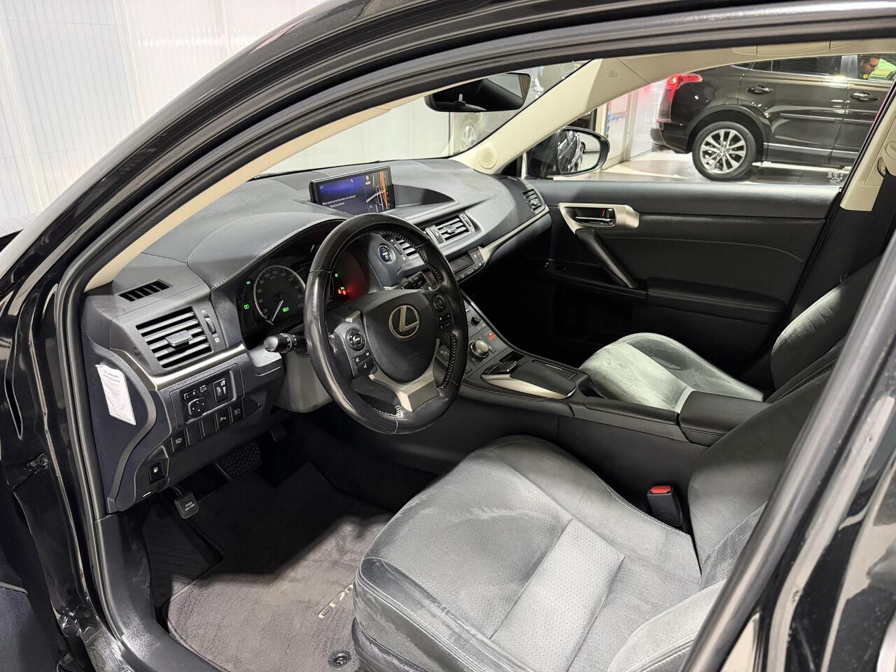 Lexus CT 200h Sport Edition | Alcantara bekleding | Parkeersensoren V+A | Camera | Navigatie | Cruisecontrol