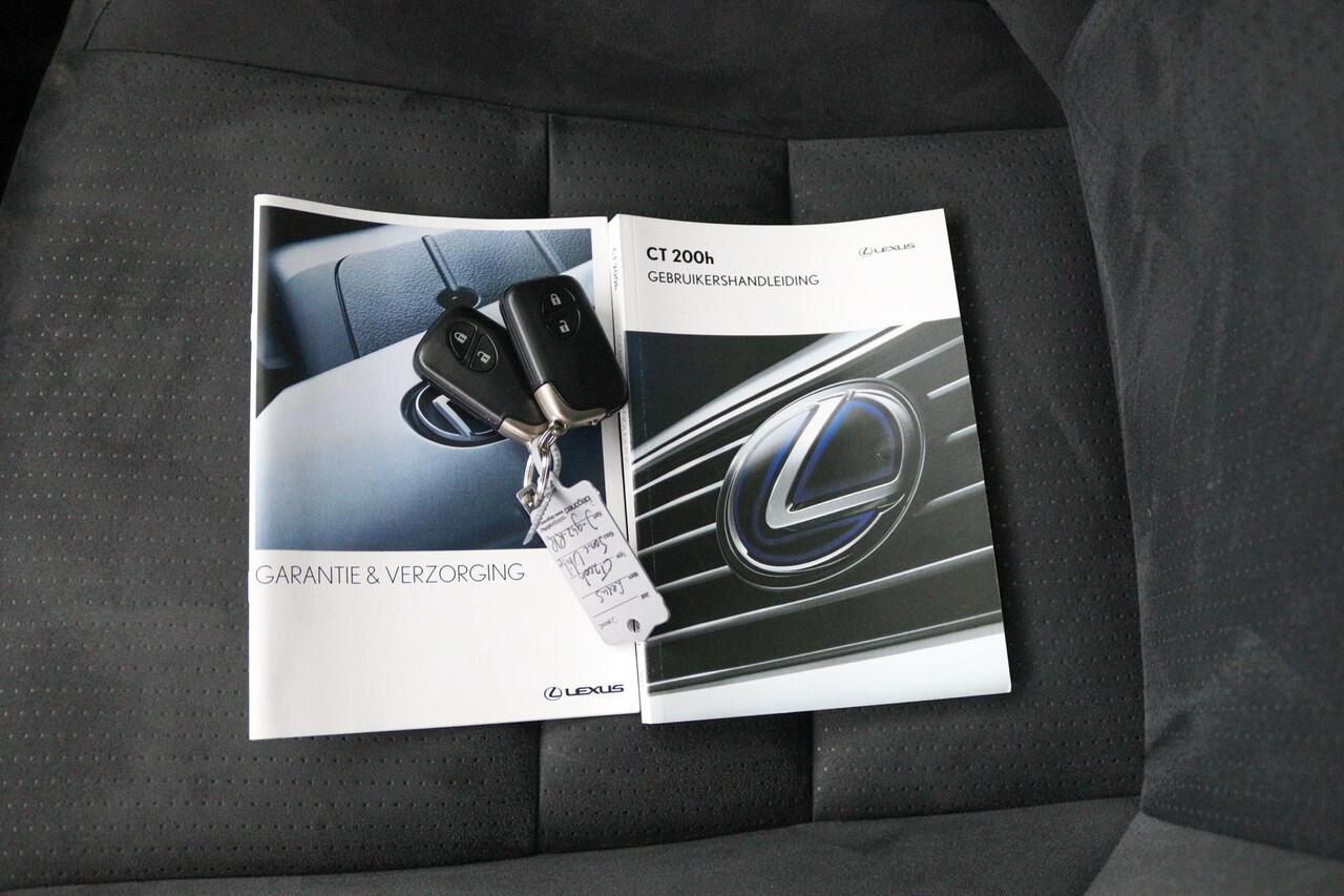 Lexus CT 200h Ultimate Edition | Adaptive Cruise Control | Lane Assist | Premium navigatie | Parkeersensoren