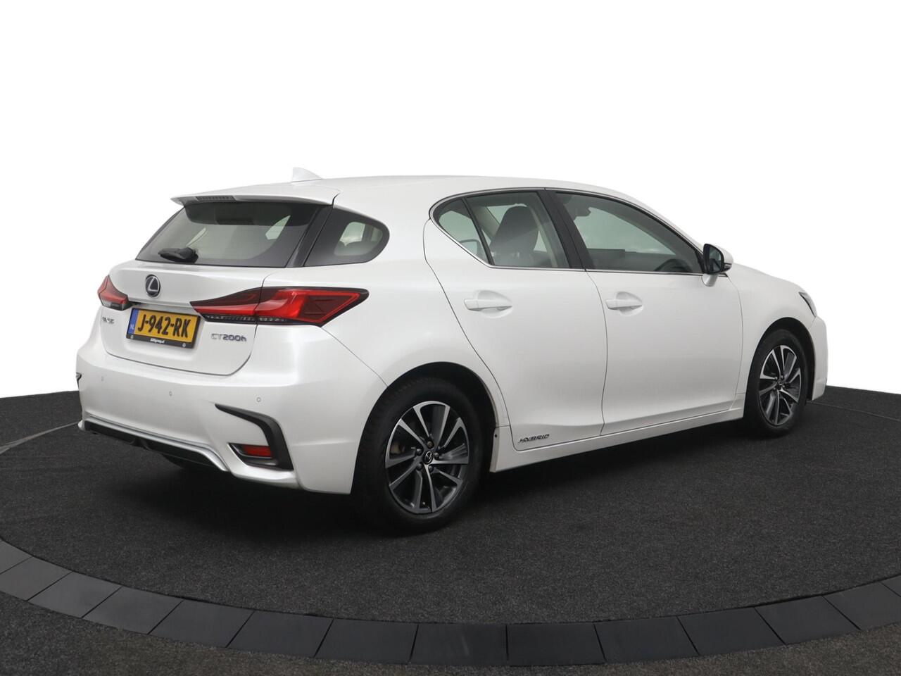 Lexus CT 200h Ultimate Edition | Adaptive Cruise Control | Lane Assist | Premium navigatie | Parkeersensoren