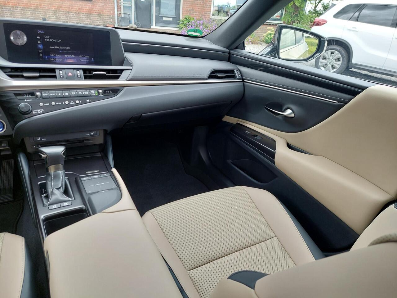Lexus Es 300h Business Line LEDER | OPEN DAK | NL-auto | rijklaarprijs !!