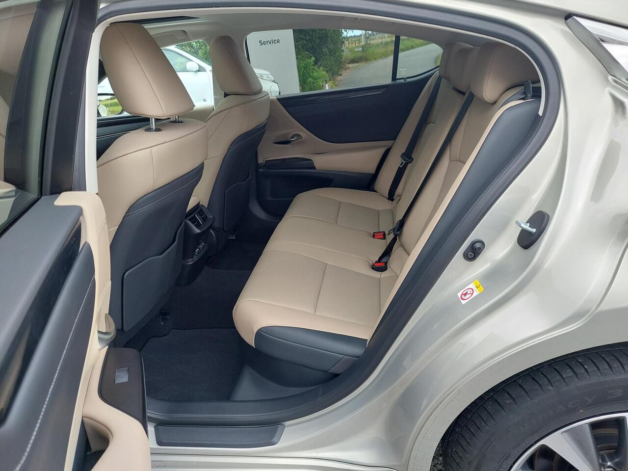 Lexus Es 300h Business Line LEDER | OPEN DAK | NL-auto | rijklaarprijs !!