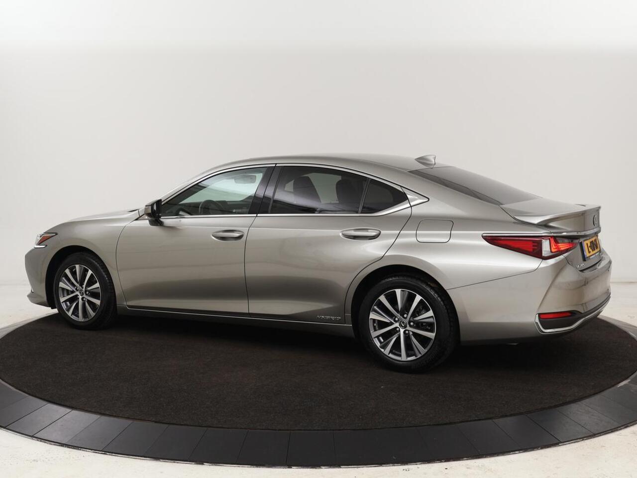 Lexus Es 300h Comfort Line | Schuifdak | Leder | Stoelverwarming | Adaptive cruise | Carplay | Camera | Memory | Keyless | Full LED