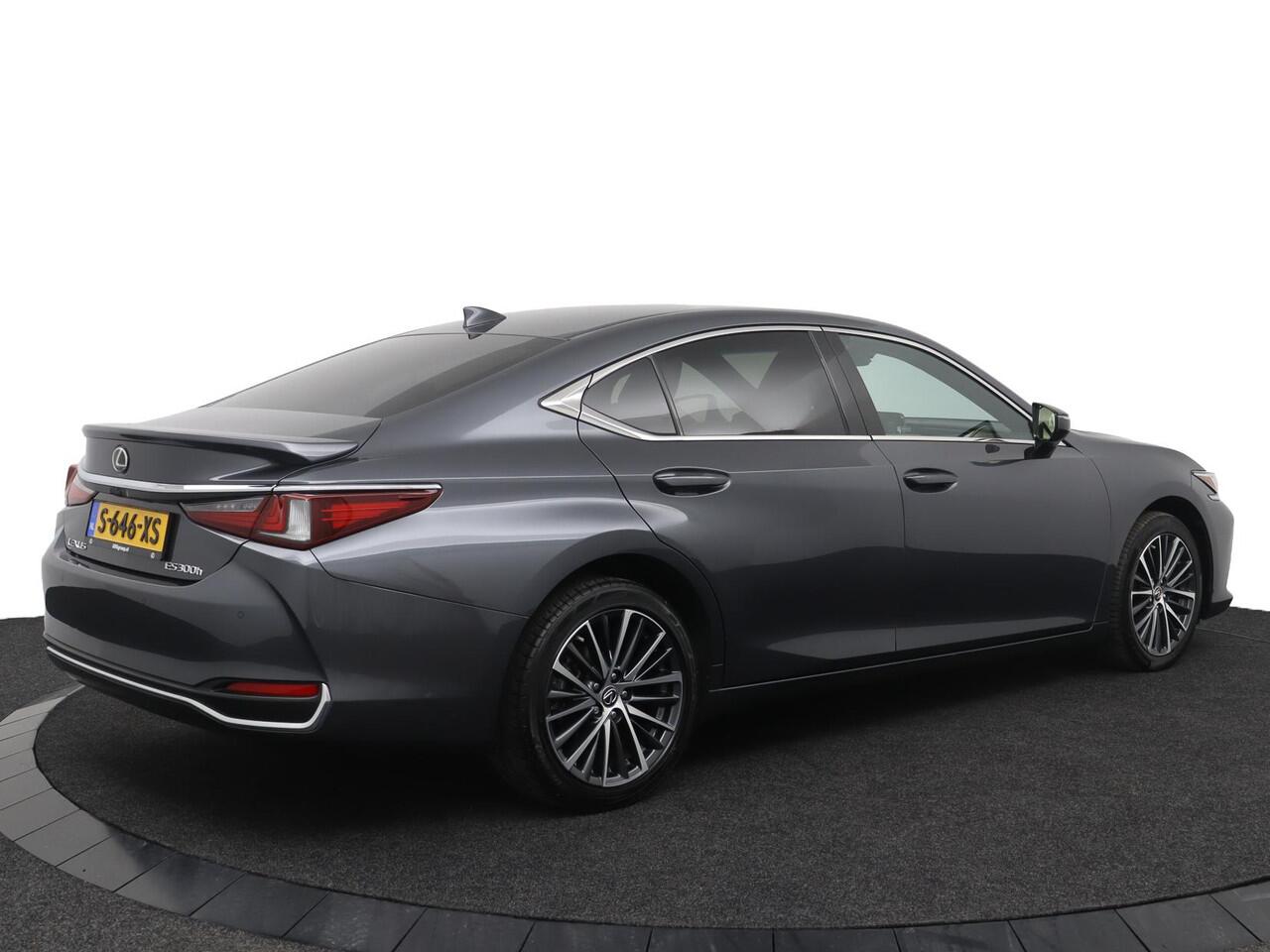 Lexus Es 300h Business Line | Apple Carplay & Android Auto | 18 Inch Lichtmetalen velgen | Stoel & Stuurwielverwarming