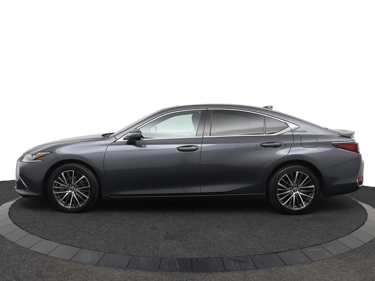 Lexus Es 300h Business Line | Apple Carplay & Android Auto | 18 Inch Lichtmetalen velgen | Stoel & Stuurwielverwarming