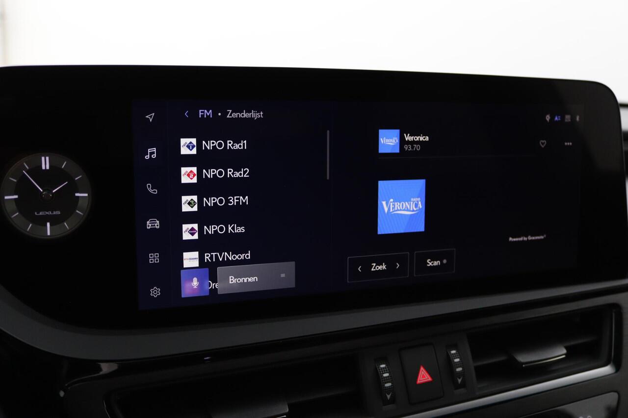 Lexus Es 300h Business Line | Apple Carplay & Android Auto | 18 Inch Lichtmetalen velgen | Stoel & Stuurwielverwarming