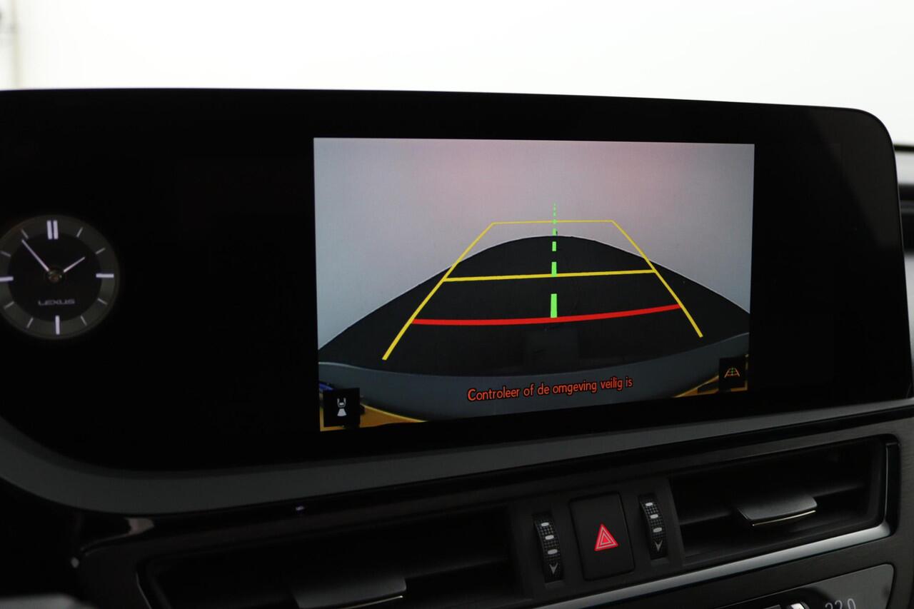 Lexus Es 300h Business Line | Apple Carplay & Android Auto | 18 Inch Lichtmetalen velgen | Stoel & Stuurwielverwarming