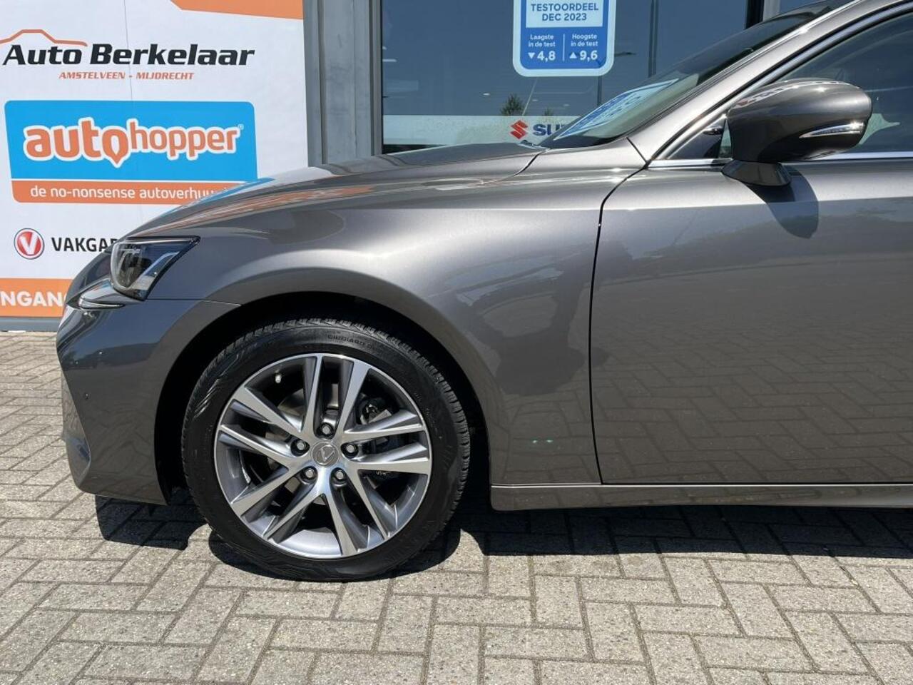 Lexus IS 300h Hybrid Business Line Pro | NL Auto | Dealer onderhouden