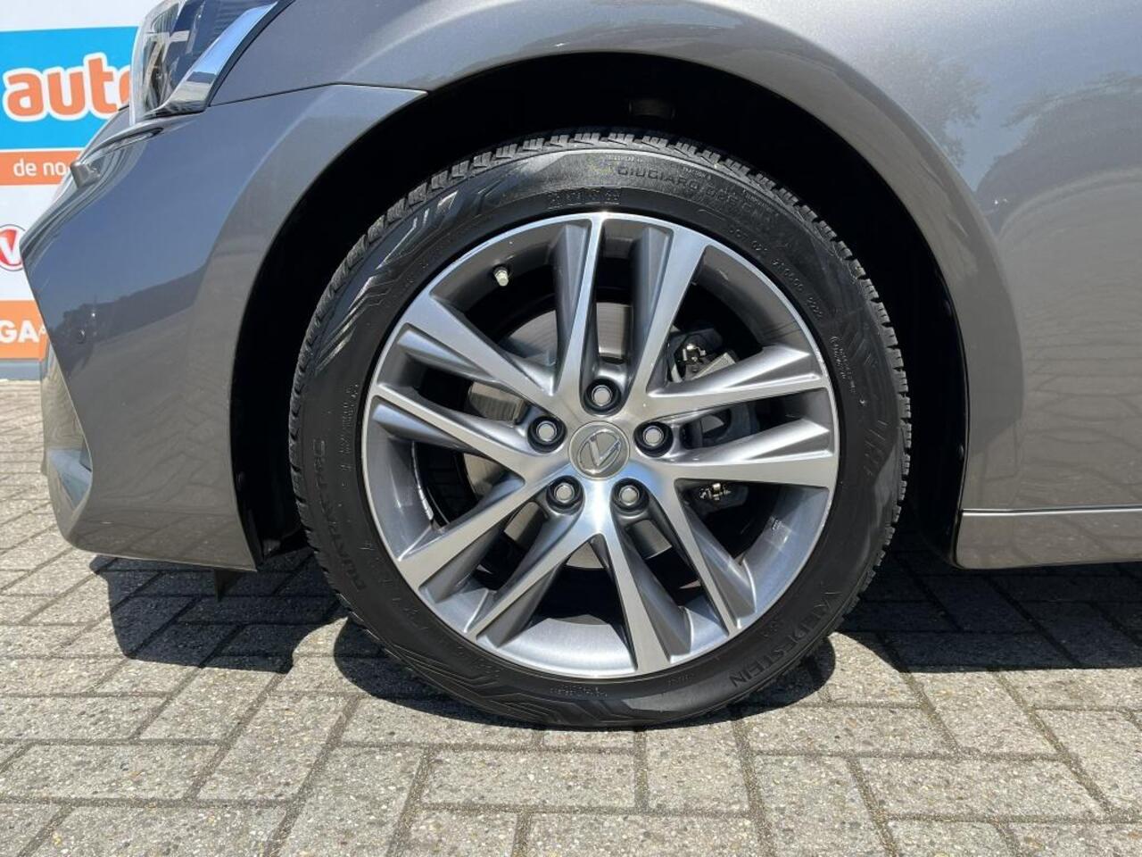 Lexus IS 300h Hybrid Business Line Pro | NL Auto | Dealer onderhouden