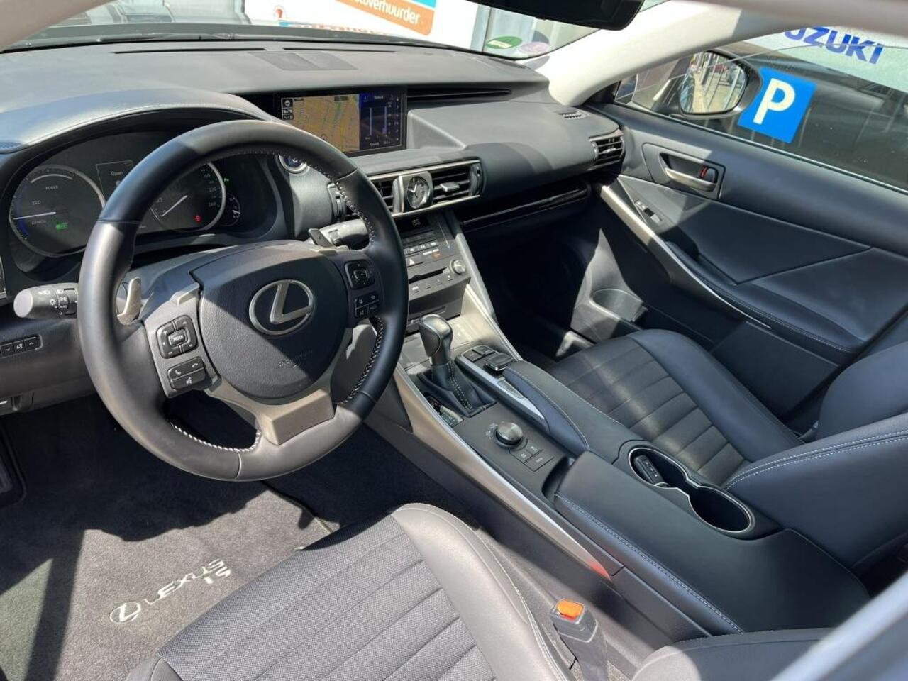 Lexus IS 300h Hybrid Business Line Pro | NL Auto | Dealer onderhouden