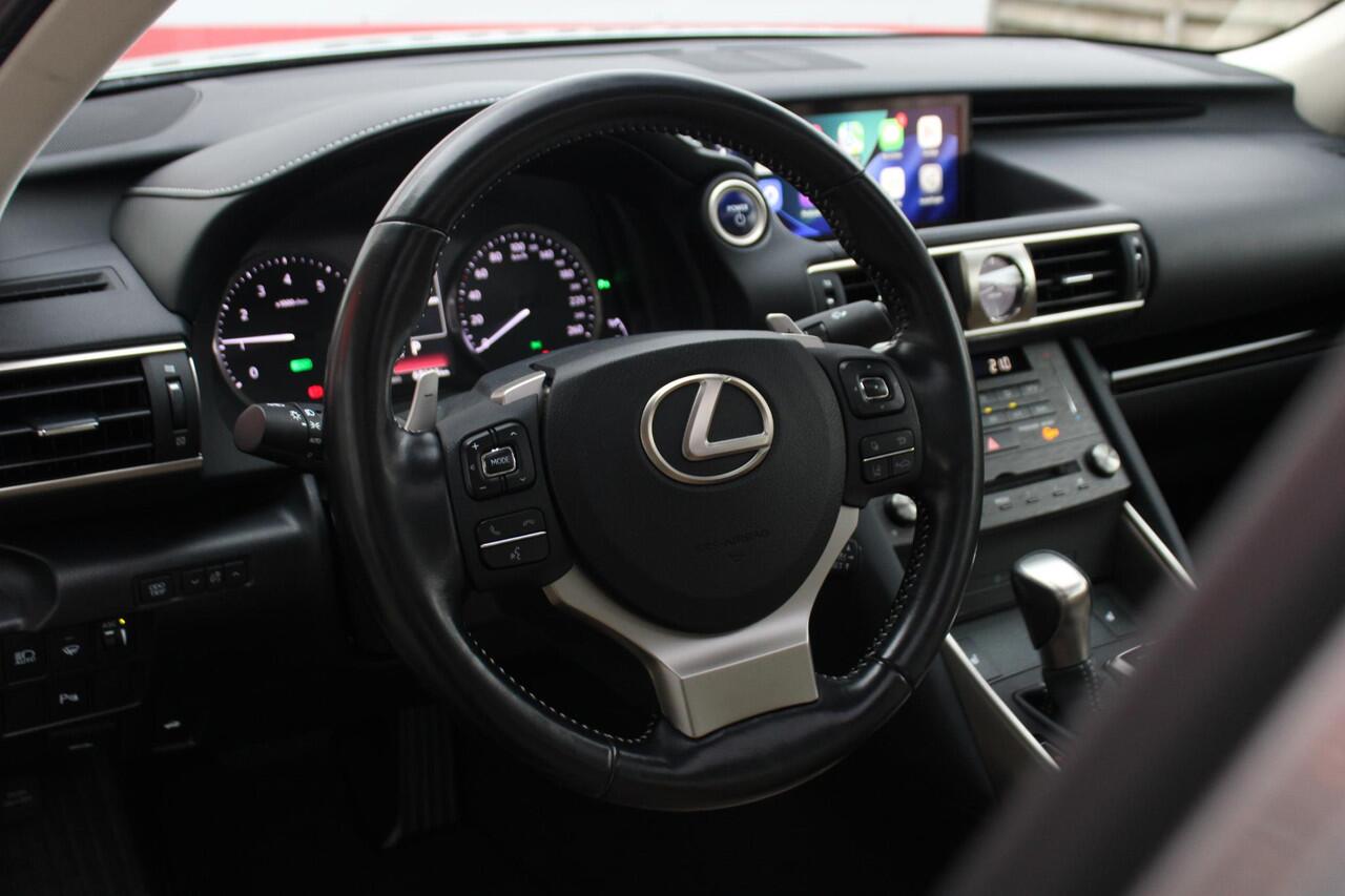 Lexus IS 300h Hybrid Business Line Pro Apple Carplay/Android Auto, Parkeersensoren Voor en Achter, Achteruitrijcamera, Navigatie