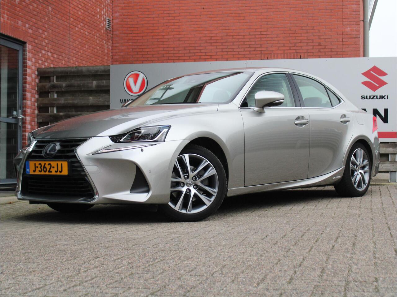 Lexus IS 300h Hybrid Business Line Pro Apple Carplay/Android Auto, Parkeersensoren Voor en Achter, Achteruitrijcamera, Navigatie