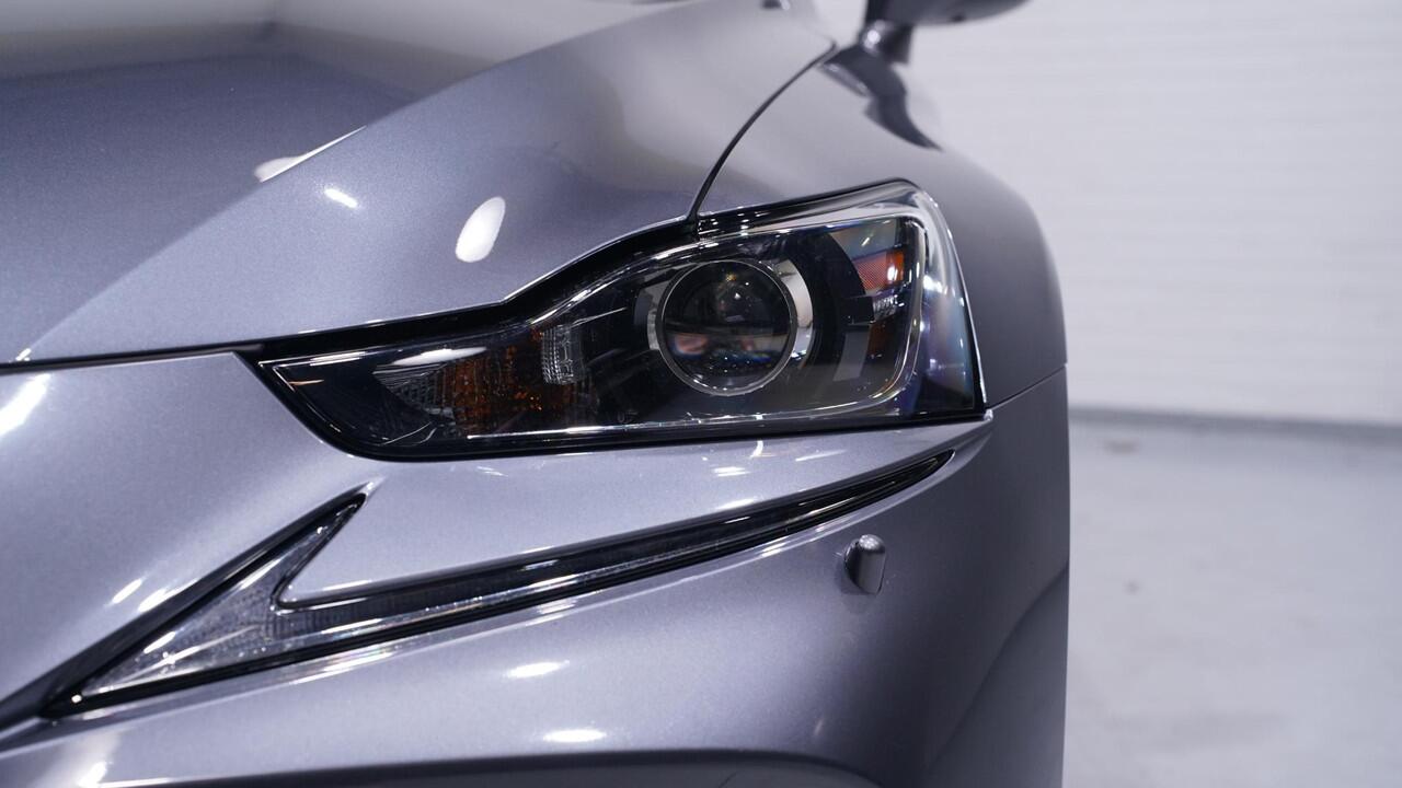 Lexus IS 300h Hybrid Navi Leder Clima Led koplampen PDC NAP Rijklaar!