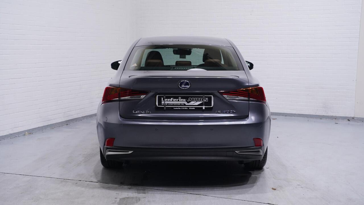 Lexus IS 300h Hybrid Navi Leder Clima Led koplampen PDC NAP Rijklaar!