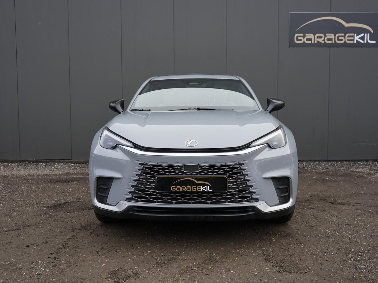 Lexus LBX Cool 2WD Dealeronderh. / Tech Pack / Lederen Bekleding / Digitaal display / Elektr. Achterklep / Stoelverwarming / Keyless / Led / Camera