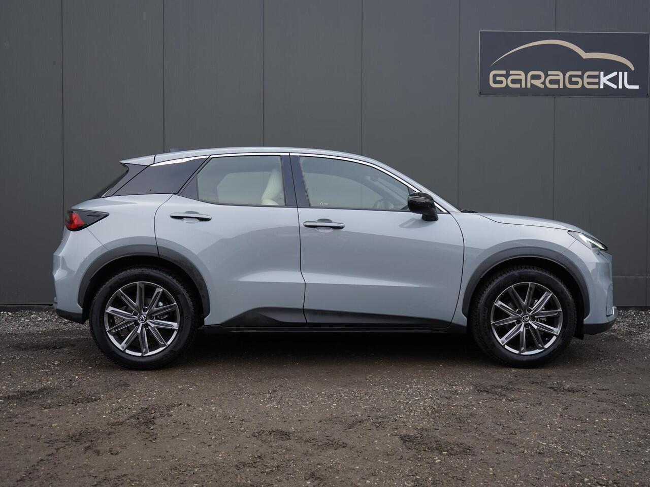 Lexus LBX Cool 2WD Dealeronderh. / Tech Pack / Lederen Bekleding / Digitaal display / Elektr. Achterklep / Stoelverwarming / Keyless / Led / Camera