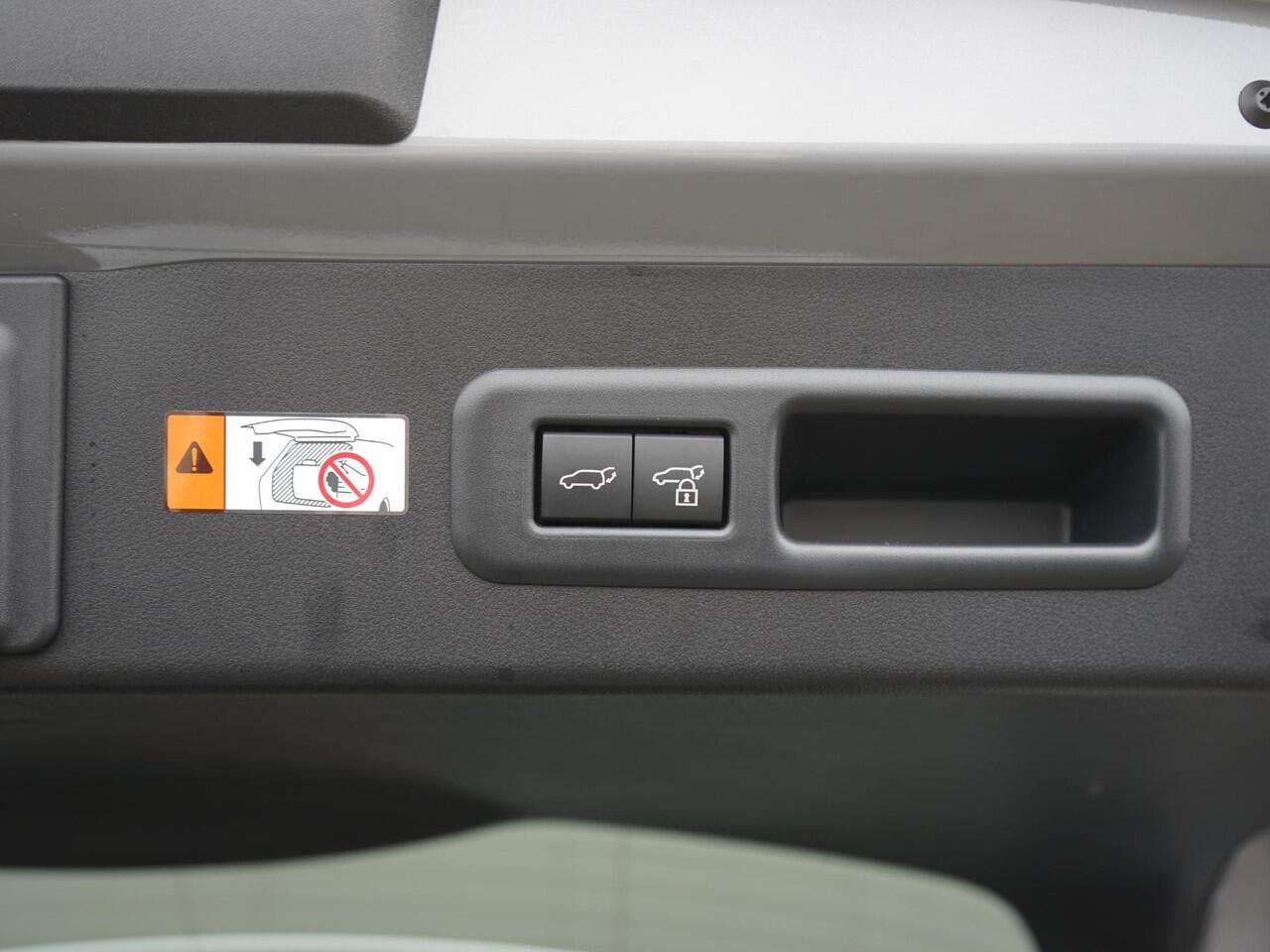 Lexus LBX Cool 2WD Dealeronderh. / Tech Pack / Lederen Bekleding / Digitaal display / Elektr. Achterklep / Stoelverwarming / Keyless / Led / Camera