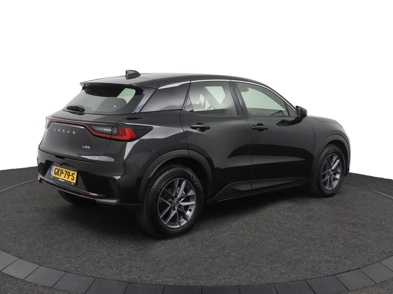Lexus LBX 2WD | Comfort & Safety Pack | Smart Entry | Parkeersensoren voor en achter | Stoelverwarming