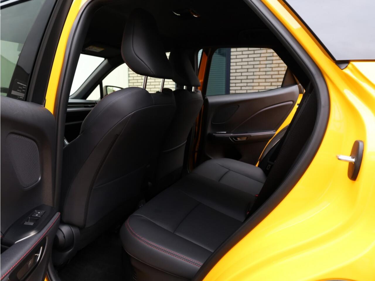 Lexus LBX Emotion 2WD | Tech Pack | Bi-Tone | Leder | El. Achterklep