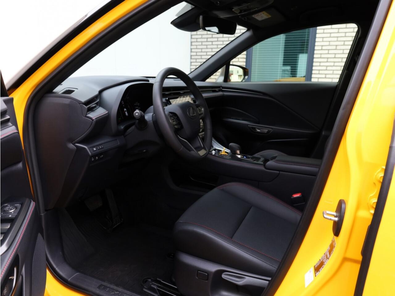 Lexus LBX Emotion 2WD | Tech Pack | Bi-Tone | Leder | El. Achterklep