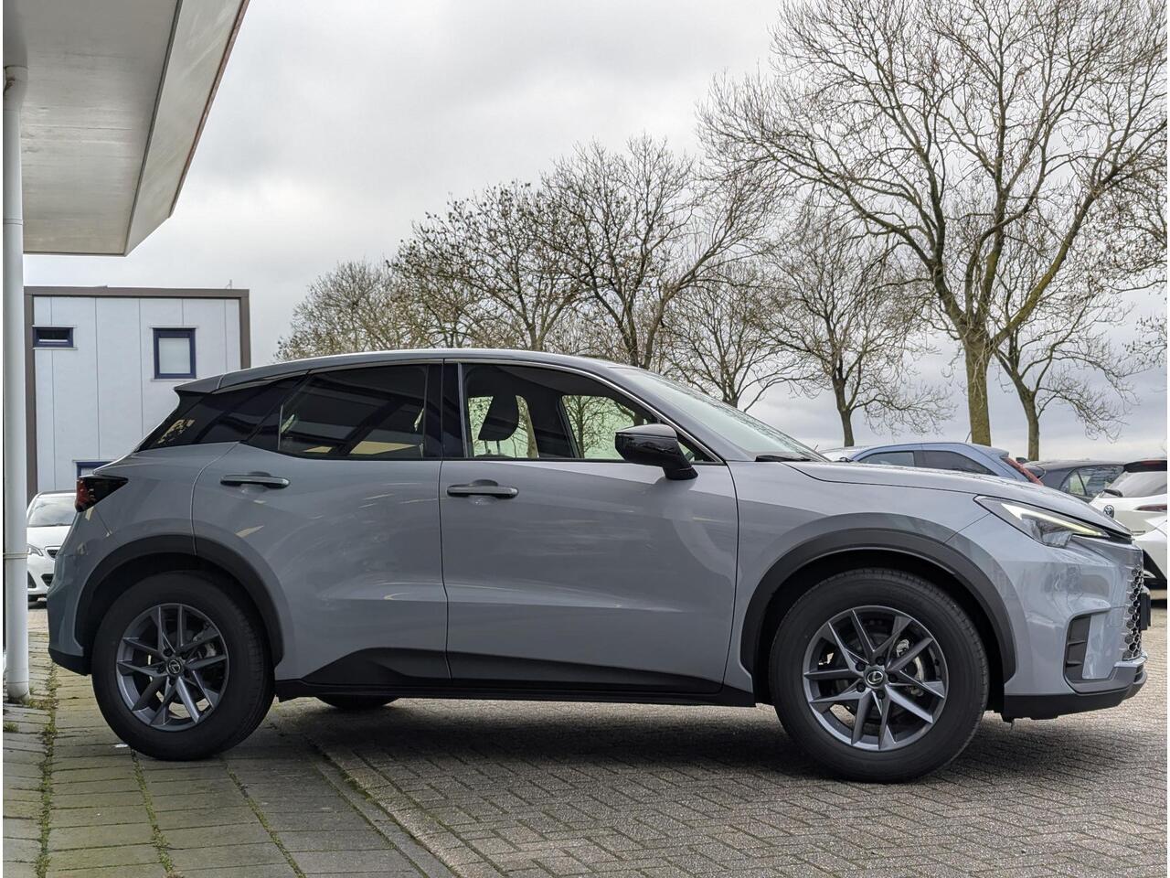 Lexus LBX Business Line 2WD | Comfort + Safety Pack | Stoelverwarming | Keyless | BSM | PDC V+A | ACC | Camera