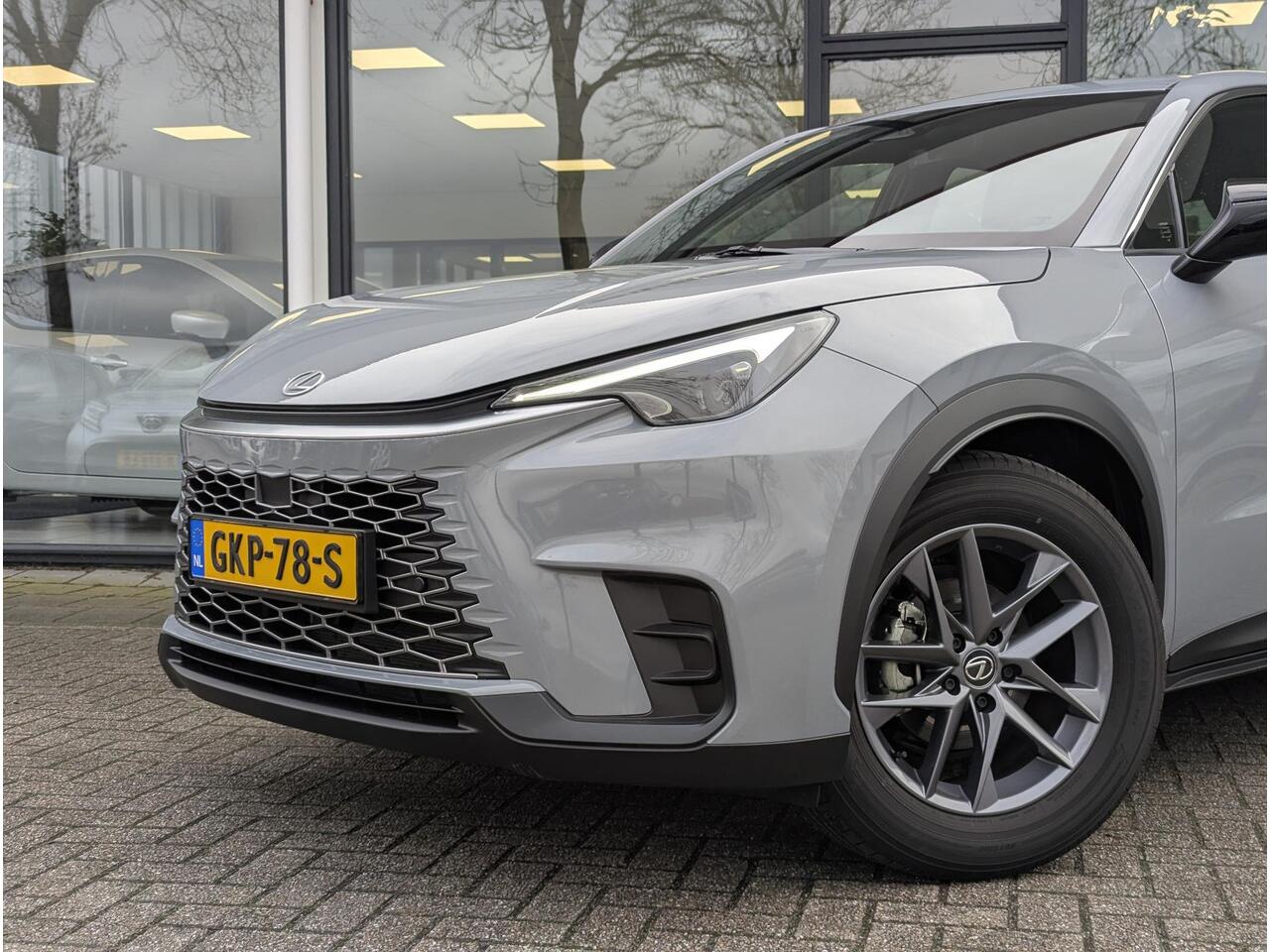 Lexus LBX Business Line 2WD | Comfort + Safety Pack | Stoelverwarming | Keyless | BSM | PDC V+A | ACC | Camera