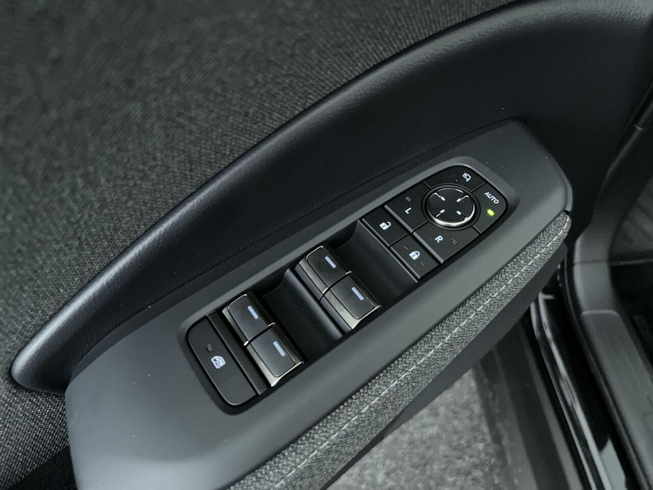 Lexus LBX Business Line 2WD